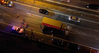 TEM'de kaçan sürücünün neden olduğu zincirleme kaza: 2 yaralı