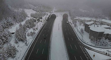 TEM'in Bolu geçişinde kar yağışı etkili oluyor