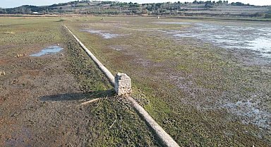 Terkos Gölü'nde su çekilince tarihi su kanalları gün yüzüne çıktı