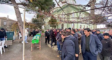 Ters yönde gelen aracın çarpmasıyla hayatını kaybeden 2 kişi son yolculuğuna uğurlandı