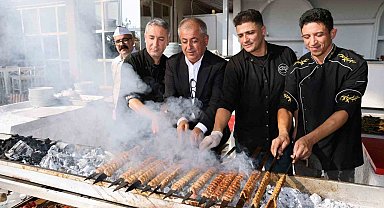 Tescilli Adana Kebabı Ustalık Eğitimini 12'si kadın 50 kursiyer başarıyla tamamladı