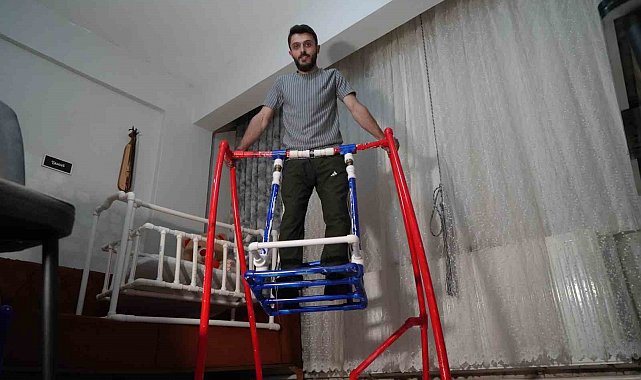 Tesisatçı baba adayından, doğacak bebeğine su borusundan beşik ve salıncak