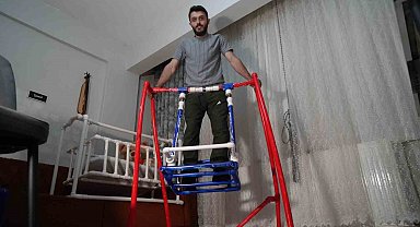 Tesisatçı baba adayından, doğacak bebeğine su borusundan beşik ve salıncak