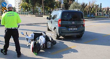 Ticari araç ile motosiklet çarpıştı: 1 yaralı