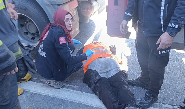 Tırın altında kalan karayolları işçisi hayatını kaybetti