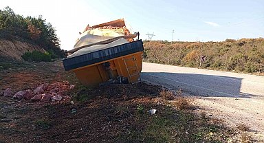 Tırın dorsesi koptu, facia ucuz atlatıldı