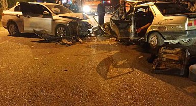 TOFAŞ'ın hurdaya döndüğü kazada 2 kişi yaralandı