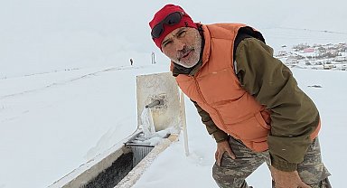 Tokat'ta eksi 10 derece çeşmeyi dondurdu