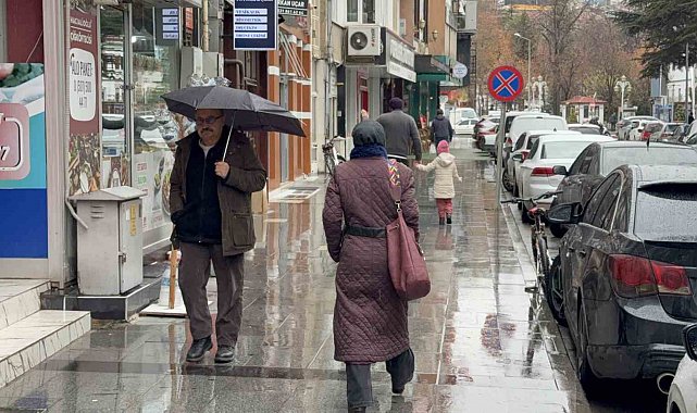 Tokat'ta kent merkezinde yağmur, yüksek kesimlerinde ise kar etkili oldu
