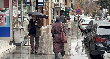 Tokat'ta kent merkezinde yağmur, yüksek kesimlerinde ise kar etkili oldu