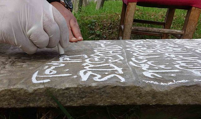 Trabzon'da tarihî mezar taşları karekodla dijital kayıt altına alınıyor