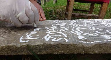 Trabzon'da tarihî mezar taşları karekodla dijital kayıt altına alınıyor