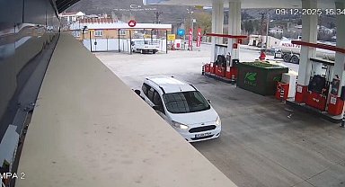 Tunceli'de 4.2'lik deprem anı güvenlik kamerasına yansıdı