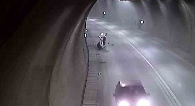 Tünelde motosikletle takla attı, bir dakika sonra yoluna devam etti