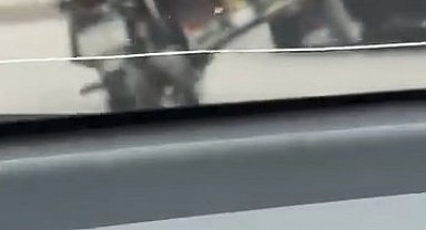 Tüp yüklü motosikletle tehlikeli hareketler kamerada