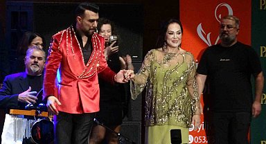 Türkan Şoray, 'İyilik Korosu' ile Mersin'de sanatseverlerle buluştu