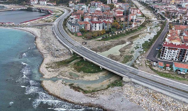 Türkeli'nde sahil yolu ulaşıma açıldı