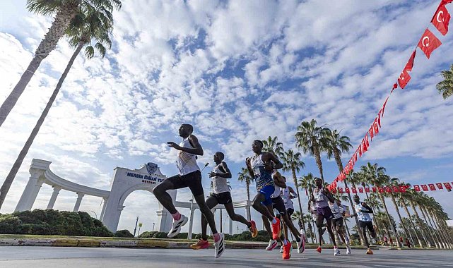 Türkiye'nin en hızlı maratonu yine Mersin'de koşuldu