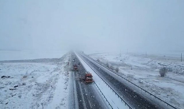 Turuncu kaplanların Bayburt-Gümüşhane yolunda karla mücadelesi sürüyor