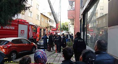 Tuzla'da çatı yangını korkuttu
