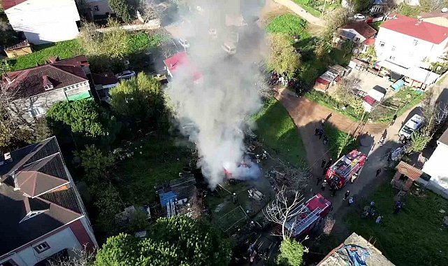Tuzla'da gecekonduda yangın: Alevler gökyüzünü kapladı