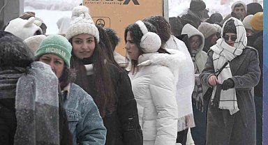 Uludağ'a yoğun kar yağdı, pistler doldu taştı