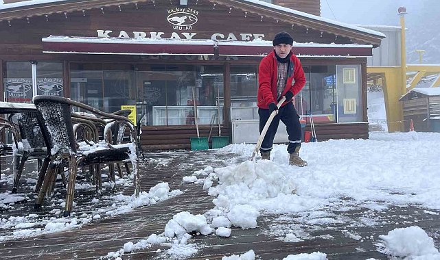 Uludağ'da kar kalınlığı 10 santimetreye yaklaştı