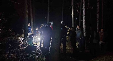 Uluslararası Dağ Günü'nde 25 kişilik grup ile 12 kilometrelik gece yürüyüşü