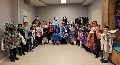 Ümraniye Belediyesi'nden çevre dostu moda defilesi: Atıklardan geri dönüşüm şıklığı