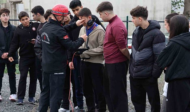 Ümraniye Belediyesi'nden liselerde arama kurtarma eğitimi