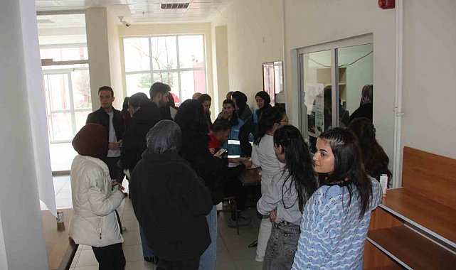 Üniversite öğrencileri kan bağışı için sıraya girdi