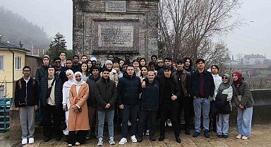 Üniversiteli öğrenciler tarihi ve doğal mekanları keşfetti