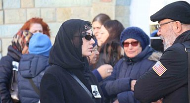 Ünlü oyuncu Burcu Özberk'in dedesi son yolculuğuna uğurlandı