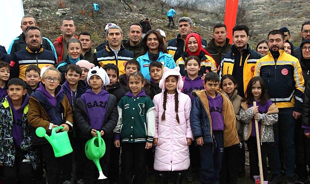 Uşak'ta Acil Sağlık Hizmetleri Haftası'nda fidanlar toprakla buluştu