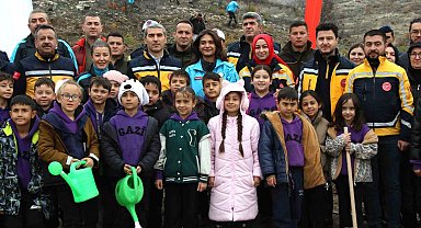 Uşak'ta Acil Sağlık Hizmetleri Haftası'nda fidanlar toprakla buluştu