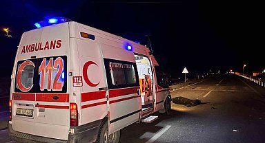 Uşak'ta feci kaza: Otomobilin çarptığı 3 kişi hayatını kaybetti