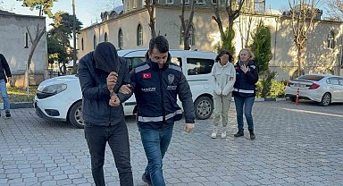 Üşüyünce girdikleri evden 50 bin liralık televizyon çaldılar