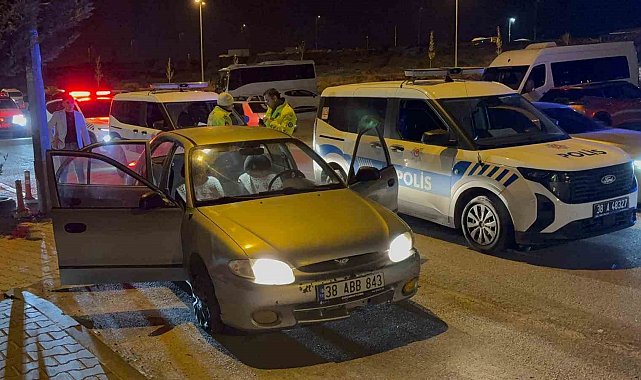 Uygulamada görevli polise çarpıp kaçtılar: 4 gözaltı