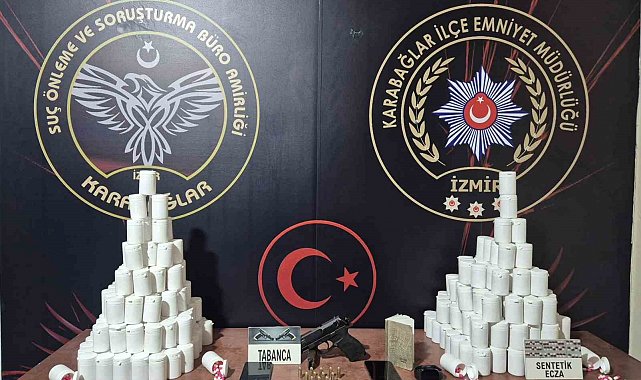 Uyuşturucu taciri sevgililer binlerce hapla yakalandı