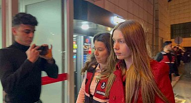 Uyuşturucudan gözaltına alınan ünlüler sağlık kontrolünden geçirildi