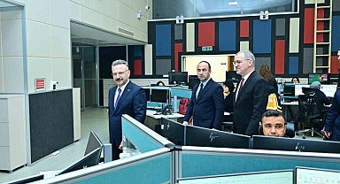 Vali Aksoy, 12 Acil Çağrı Merkezi personelinin yeni yılını kutladı