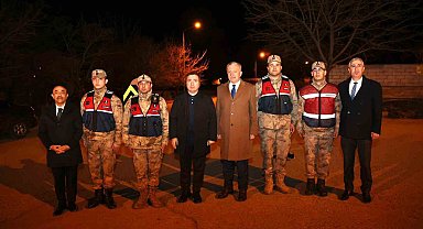 Vali Aydoğdu'dan Mehmetçiğe moral ziyareti