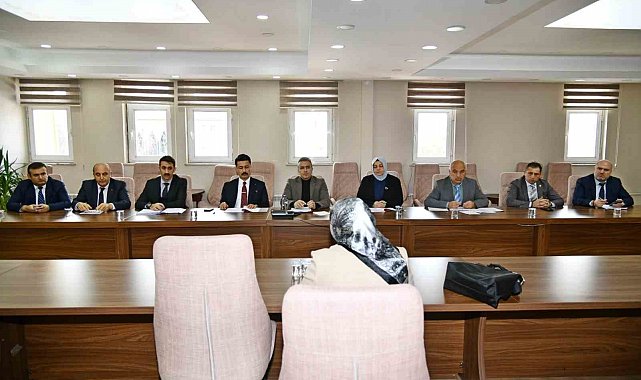 Vali Çiçek halk gününde vatandaşların sorunlarını dinledi