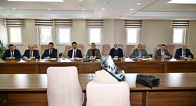 Vali Çiçek halk gününde vatandaşların sorunlarını dinledi