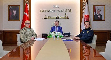 Vali Eldivan, İçişleri Bakanı Yerlikaya başkanlığındaki yeni yıl tedbirleri toplantısına katıldı