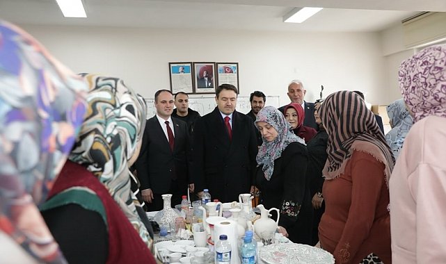 Vali Musa Işın, Aslanapa Halk Eğitim Merkezi'nde kursiyerlerle buluştu