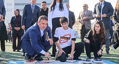 Vali Sözer, özel çocuklarla oyun oynadı