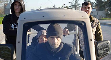 Validen örnek davranış sergileyen liseli gençlere teşekkür