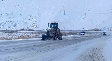 Van-Bahçesaray yolu ulaşıma kapatıldı