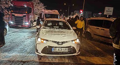 Van'da 4 aracın karıştığı kazada 4 kişi yaralandı